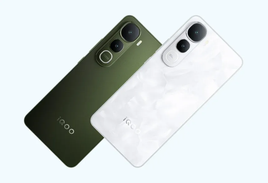 هاتف iQOO Z10 Lite باللونين الأخضر والأبيض